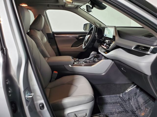 2025 Toyota Highlander Platinum