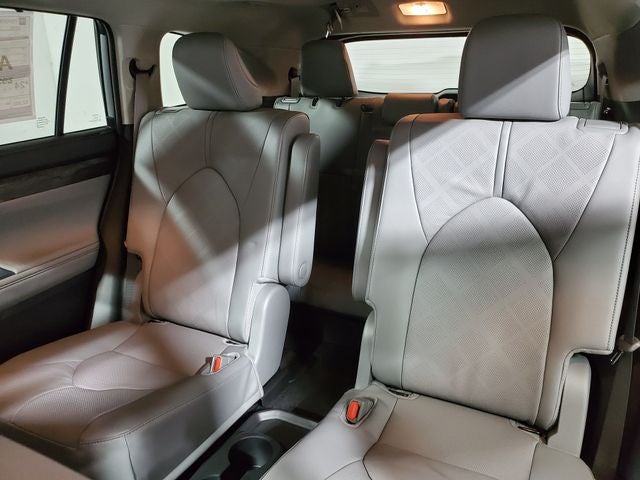 2025 Toyota Highlander Platinum