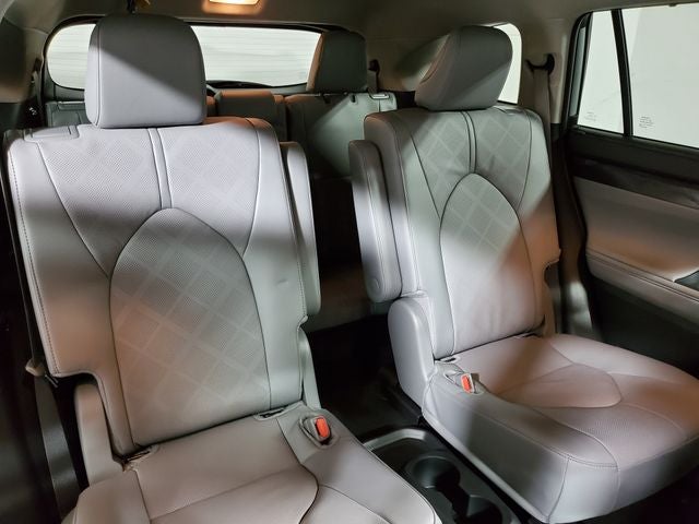 2025 Toyota Highlander Platinum