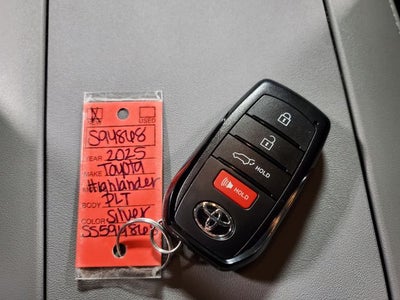 2025 Toyota Highlander Platinum