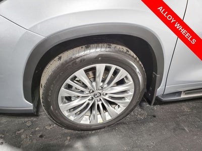 2025 Toyota Highlander Platinum