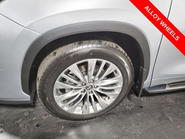 2025 Toyota Highlander Platinum