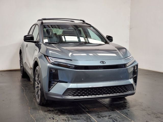 2026 Toyota C-HR XSE - Photo 2