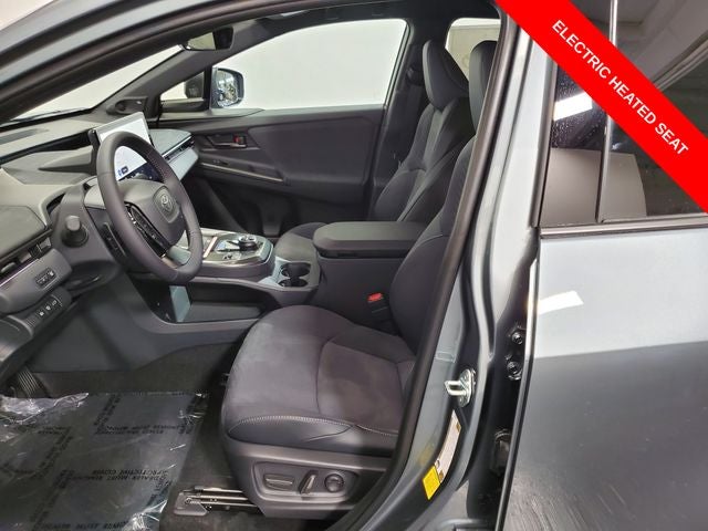 2026 Toyota C-HR XSE - Photo 8