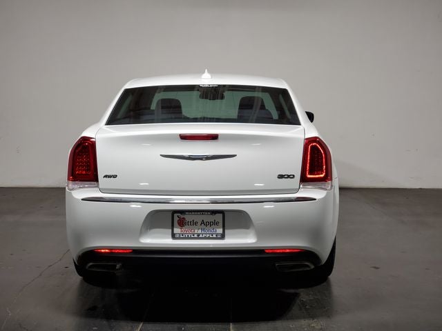 2016 Chrysler 300 Limited