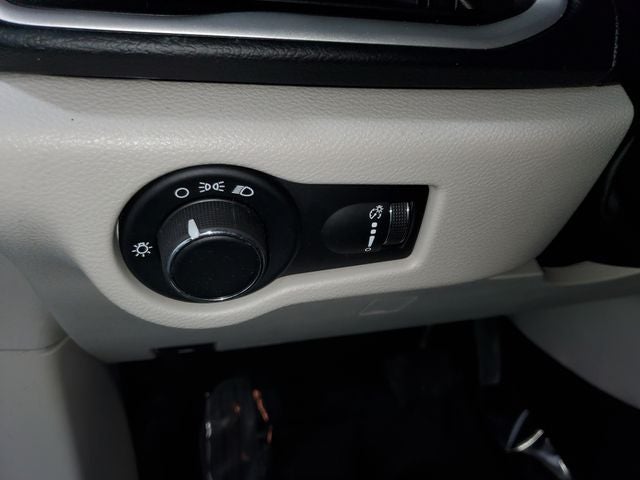 2020 Chrysler Voyager L