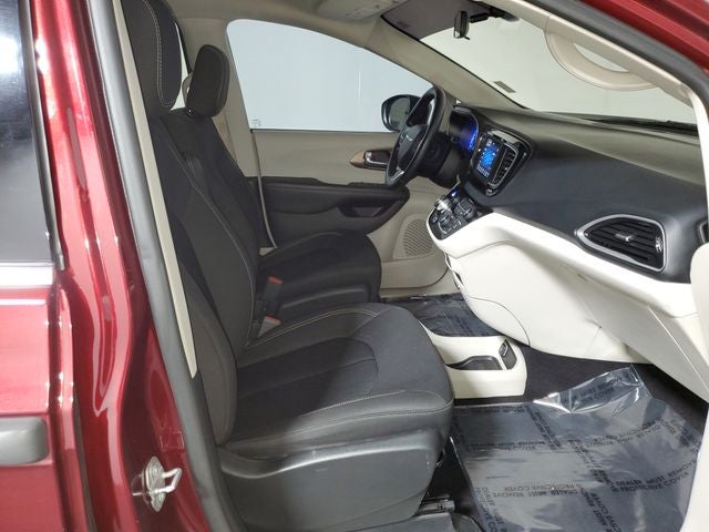 2020 Chrysler Voyager L