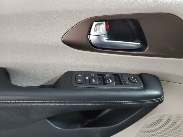 2021 Chrysler Voyager LXI