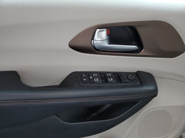2017 Chrysler Pacifica Touring L Plus