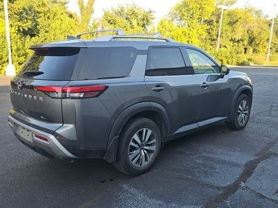 2022 Nissan Pathfinder SL