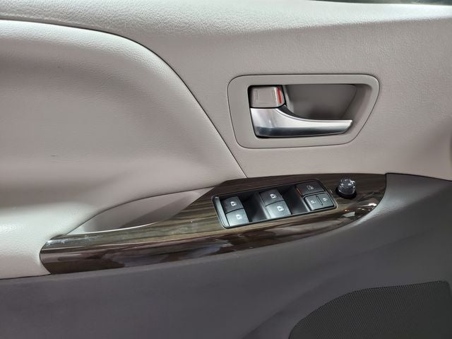 2020 Toyota Sienna XLE 7 Passenger