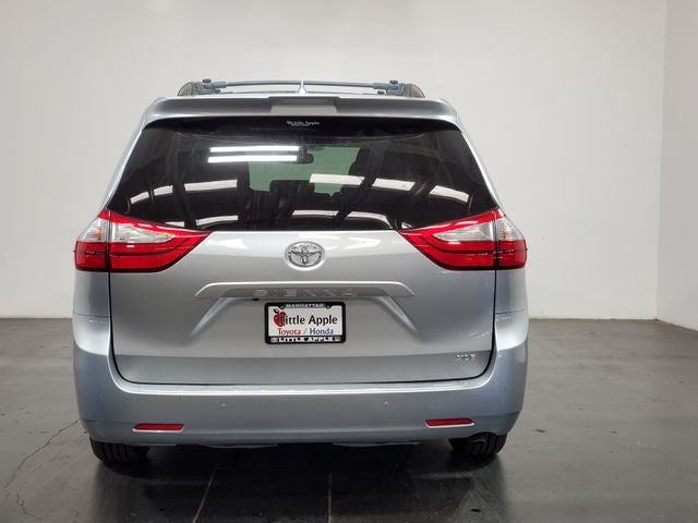 2019 Toyota Sienna XLE w/ Auto Access Seat Package 7 Passenger