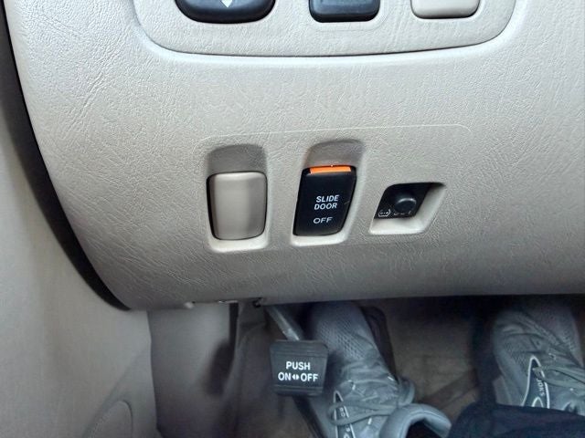 2004 Toyota Sienna LE