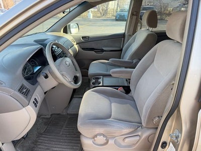 2004 Toyota Sienna LE