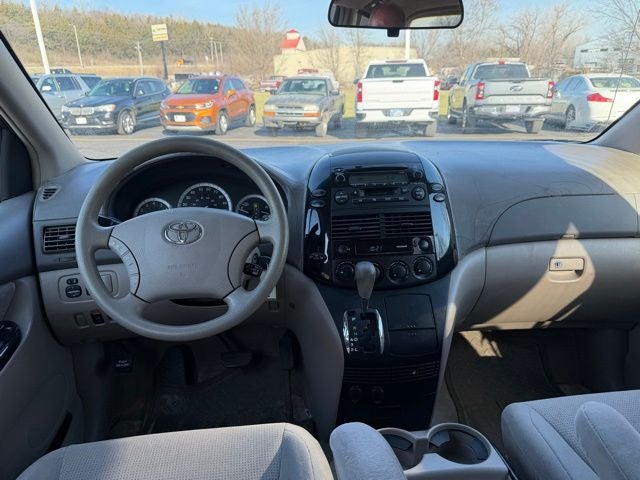 2004 Toyota Sienna LE