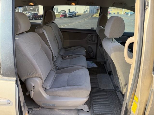 2004 Toyota Sienna LE