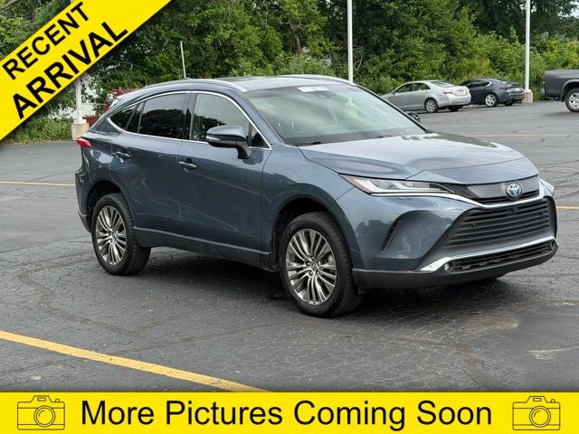 2022 Toyota Venza's photo